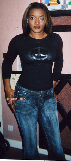 Date this athletic Any Country girl Idrissa from  A9868