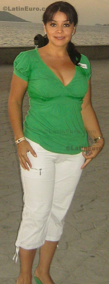 Date this voluptuous Mexico girl Cristina from Tepic N-1104