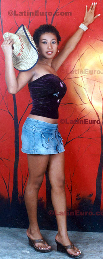 Date this delightful Any Country girl Karla from Comayagua N-1204