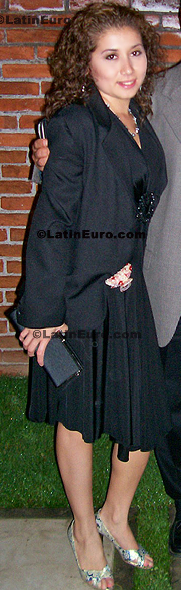 Date this foxy Any Country girl Rox from Morelia N-1378