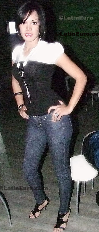 Date this nice looking Mexico girl Claudia from Nogales N-1429