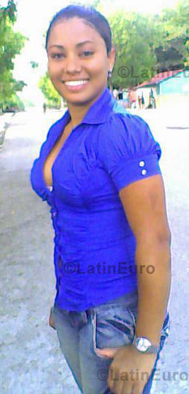 Date this beautiful Any Country girl Yinet from Santo Domingo N-694