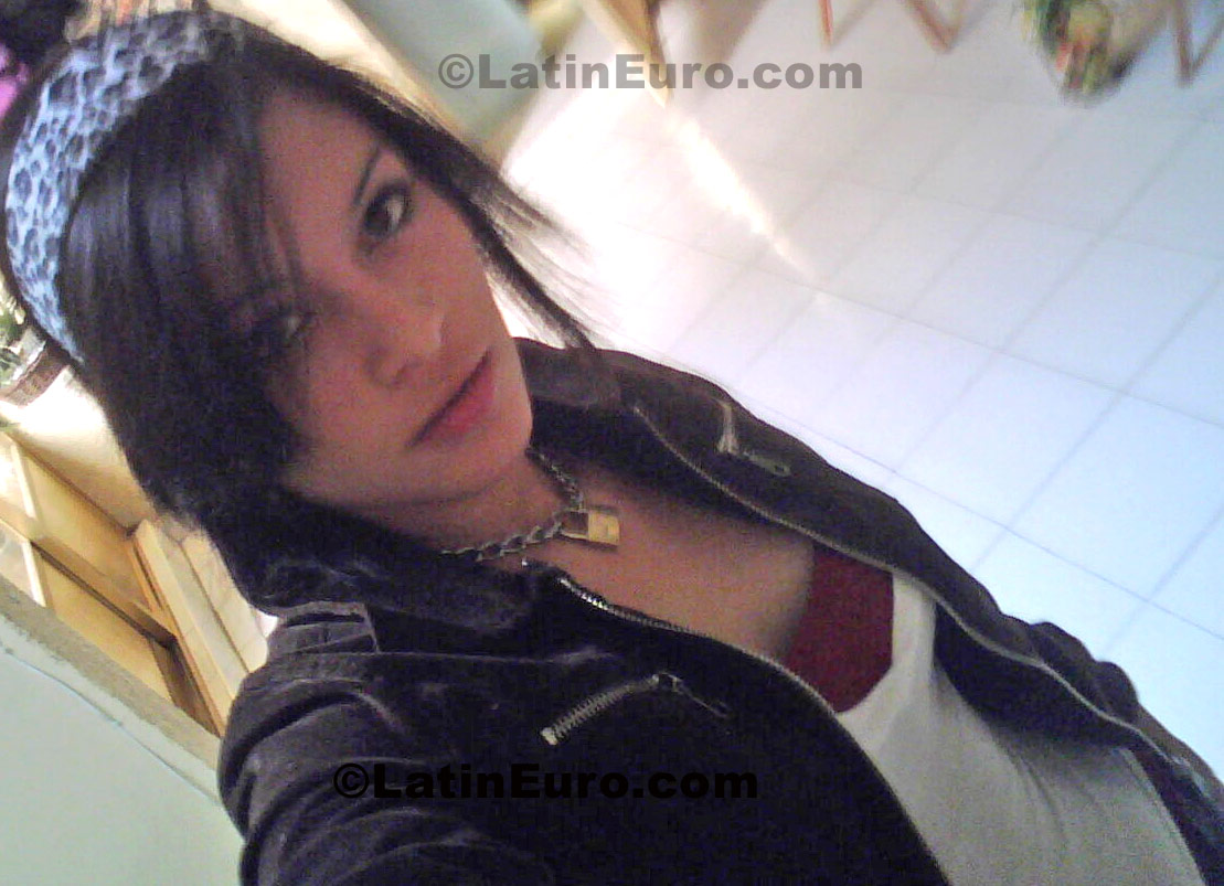 Date this happy Mexico girl Alejandra from Valle De Santiago N-867
