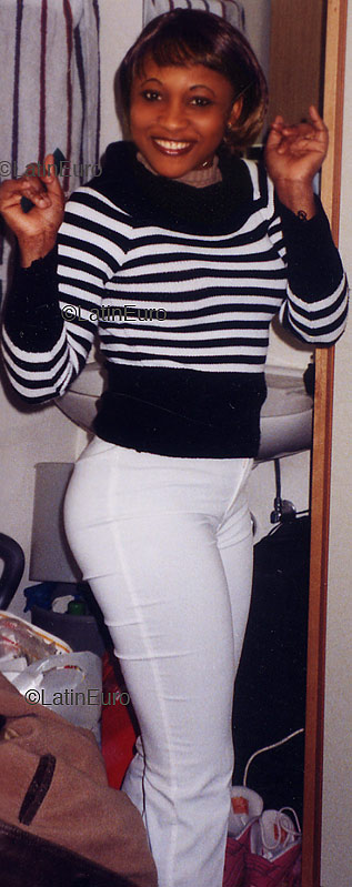 Date this happy France girl Marie from  N1332