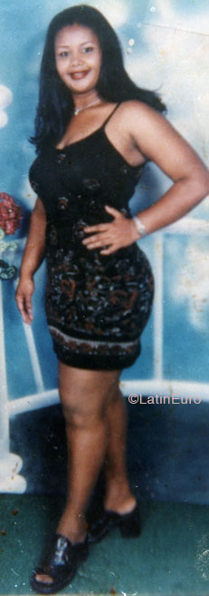 Date this attractive Honduras girl Dunia from  N2388