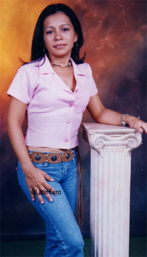 Date this nice looking Honduras girl Maria from La Ceiba N3082