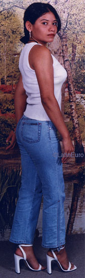 Date this sensual Honduras girl Luz from  N3095