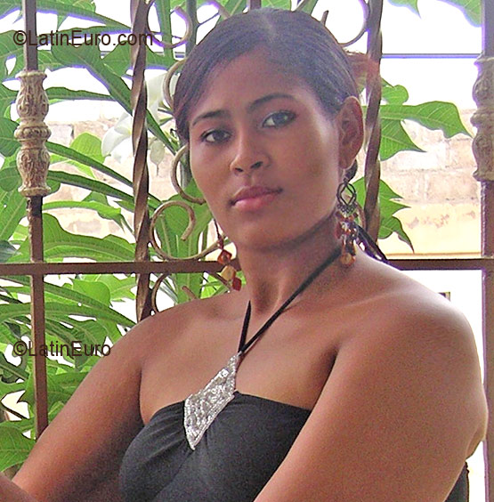 Date this funny Any Country girl Leonora from  N511