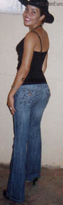 Date this happy Any Country girl Yomaris from  N636