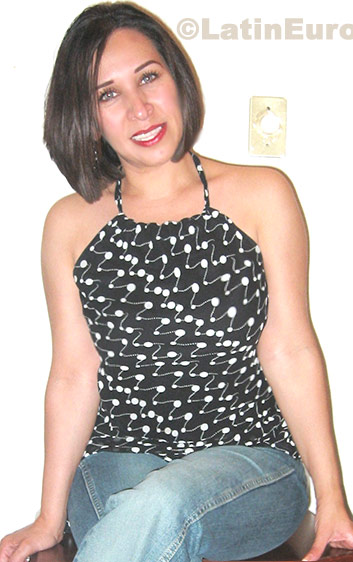 Date this happy Any Country girl Claudia from Matamoros N-1123