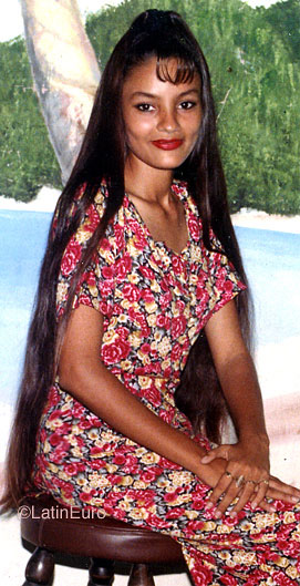 Date this foxy Honduras girl Iris from Choloma N3713
