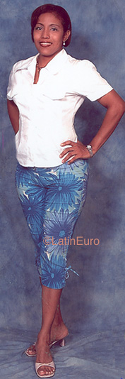 Date this good-looking Panama girl Neyas from  N3951