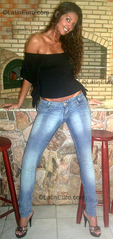 Date this pretty Brazil girl Alessandra Aparecida from Sao Goncalo BR3623