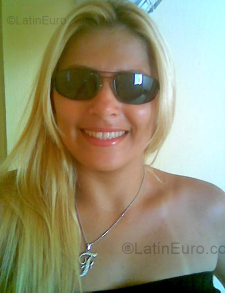 Date this voluptuous Brazil girl Fabizinha from Recife BR4387