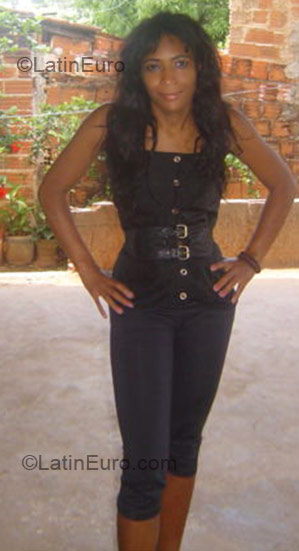 Date this voluptuous Brazil girl Vania from Goiania BR5153