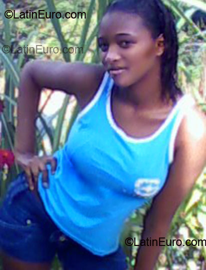 Date this charming Brazil girl Edila from Salvador BR3420