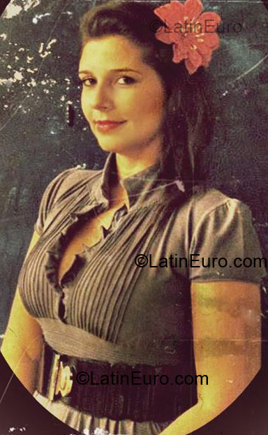 Date this good-looking Brazil girl Maria Fernanda from Rio de Janeiro BR3430