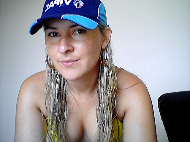 Date this sensual Brazil girl El from Brasilia BR3480