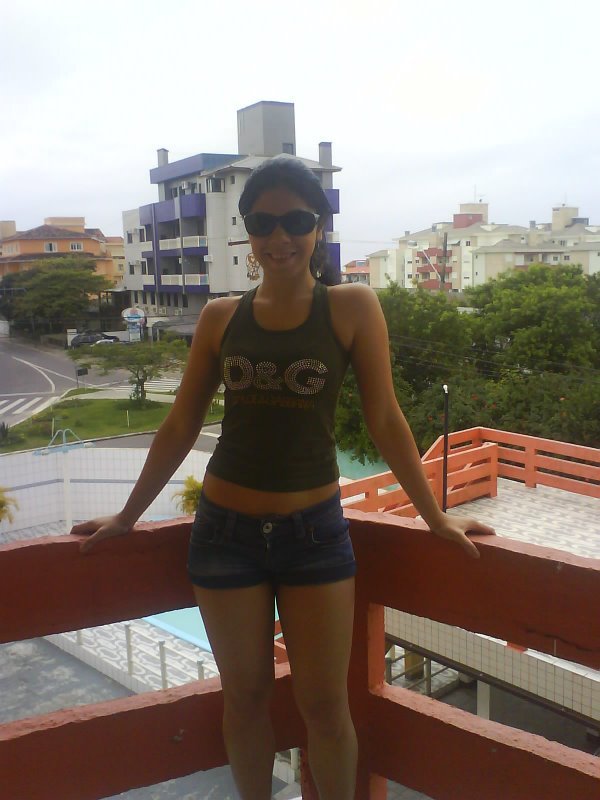 Date this hard body Brazil girl Cris25 from Curitiba BR3545