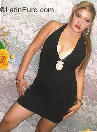 Date this athletic Peru girl Karina from Chiclayo PE327
