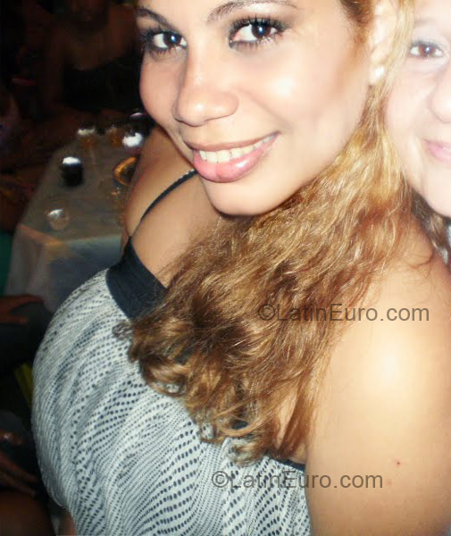 Date this funny Brazil girl Laisa from Laisa BR3675