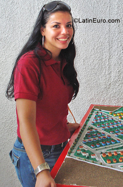 Date this georgeous Nicaragua girl Maria Esperanza from Leon NI10