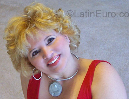 Date this funny United States girl Mara from Las Vegas US7688