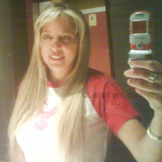 Date this nice looking Argentina girl Carolina from Buenos Aires AR33