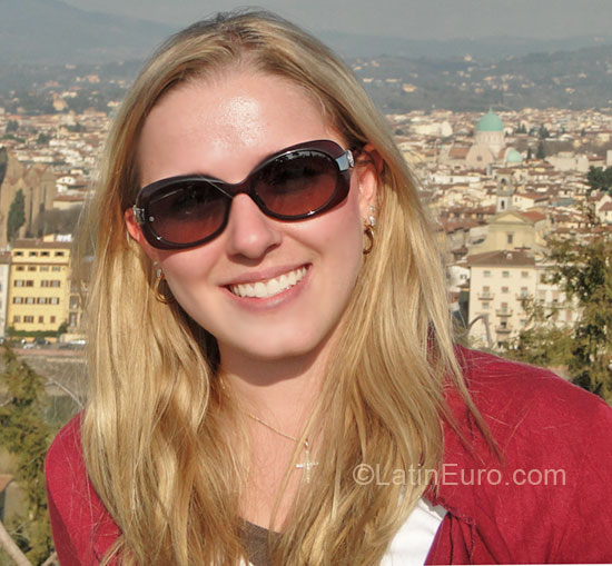 Date this delightful Brazil girl Larissa from Curitiba BR4109