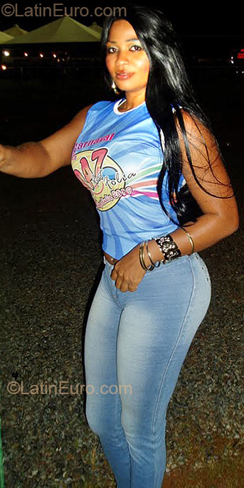 Date this athletic Brazil girl Lilia from Brasilia BR9263