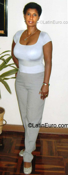 Date this attractive Peru girl Veronica from Lima PE406