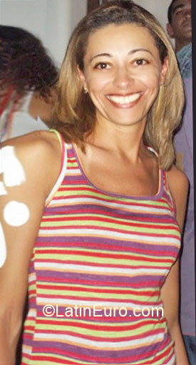 Date this hot Brazil girl Vanessa from Salvador BR4477