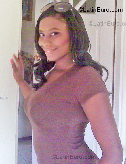 Date this gorgeous Jamaica girl Nasancia from St. Elizabeth JM249