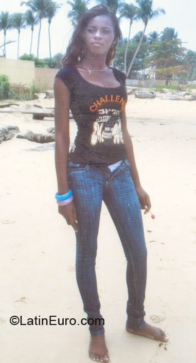 Date this hot Gabon girl Pamella from Liberville GA7