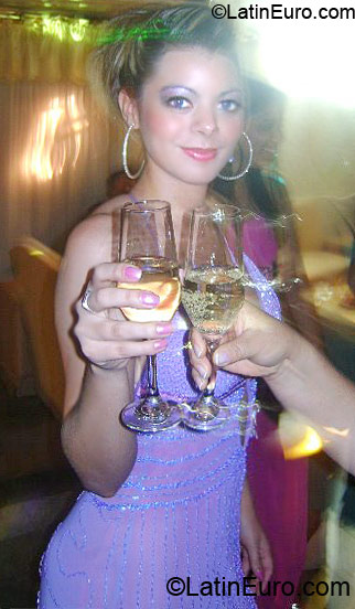 Date this delightful Brazil girl Viviane from Uberaba BR4577