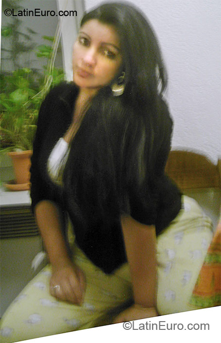 Date this funny Spain girl Claudia from Valencia ES156