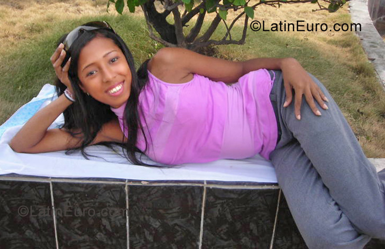 Date this hot Dominican Republic girl Ana from Barahona DO6961