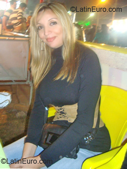 Date this attractive Brazil girl Meiri from Rondonopolis BR4890