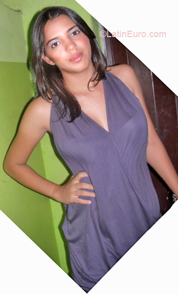 Date this nice looking Brazil girl Samuelle from Pombal BR5018