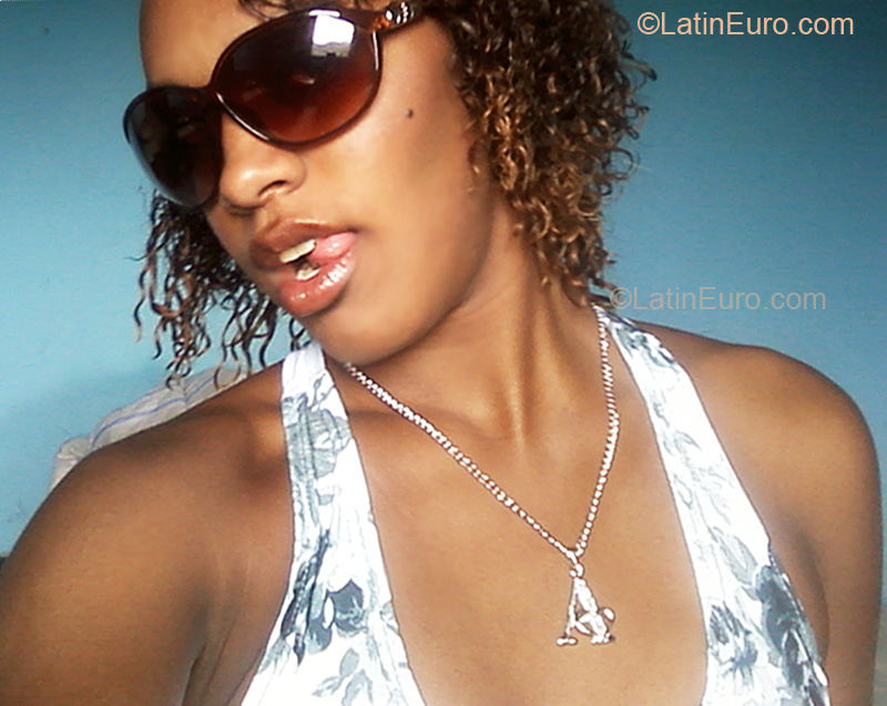 Date this happy Brazil girl Stefani from Rio De Janeiro BR5077