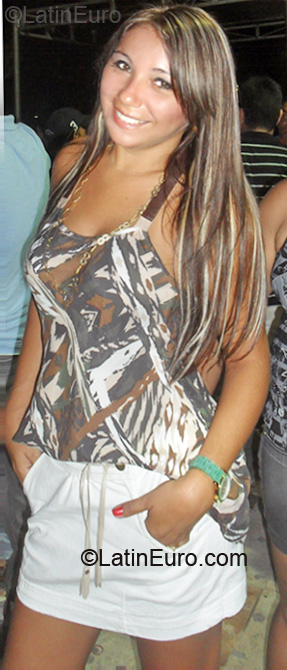 Date this nice looking Brazil girl Tatiane from Fortaleza BR5151