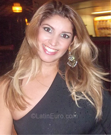 Date this cute Brazil girl Fatima from Salvador BR5332