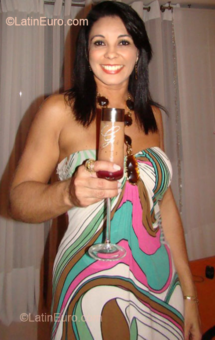 Date this fun Brazil girl Gizeli from Vitoria BR5345