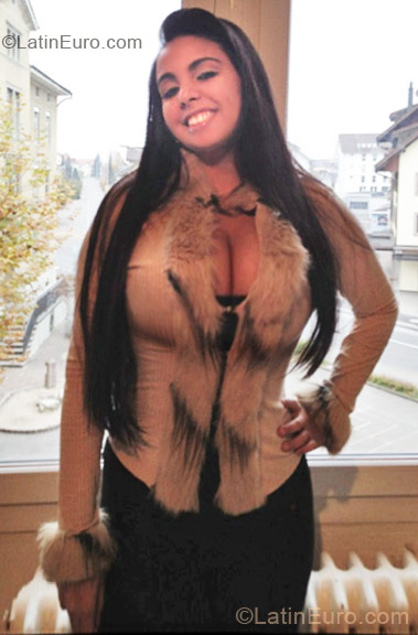 Date this good-looking Brazil girl Naihana from Goiania BR6018