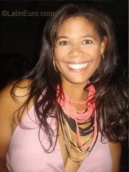 Date this beautiful Brazil girl Tainah from Brasilia BR5602