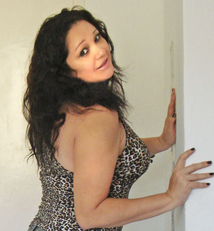 Date this voluptuous Brazil girl Alba Lucia from Recife BR5700