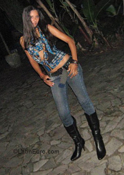 Date this delightful Brazil girl Paula from Porto Seguro BR5800