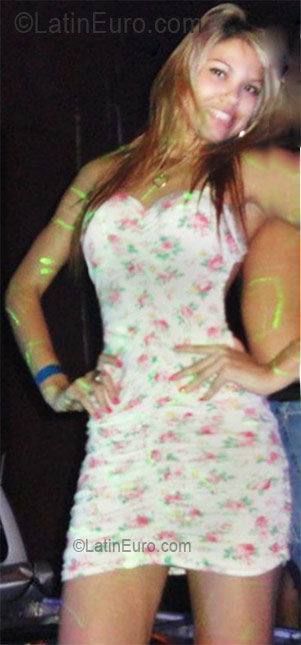 Date this sultry Brazil girl Dayane from Goiania BR5841