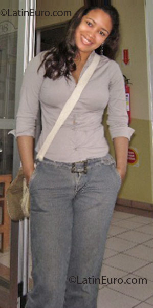 Date this pretty Brazil girl Francilene from Blumenau BR5886