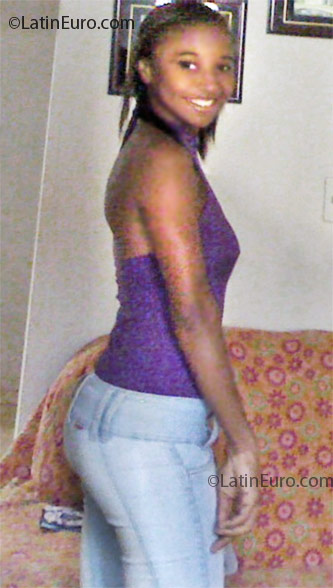 Date this happy Brazil girl Valdirene from Nanuque BR5893